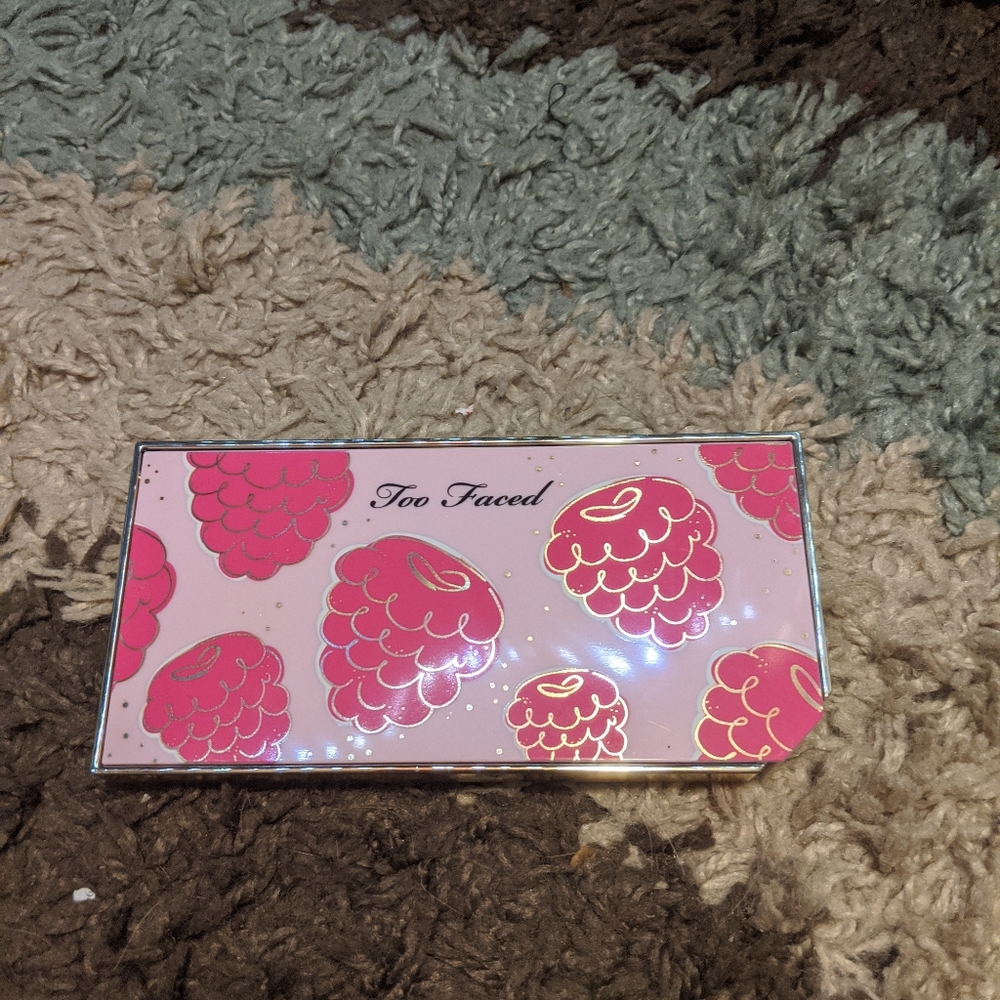 Too Faced Razzle Dazzle Berry Palette